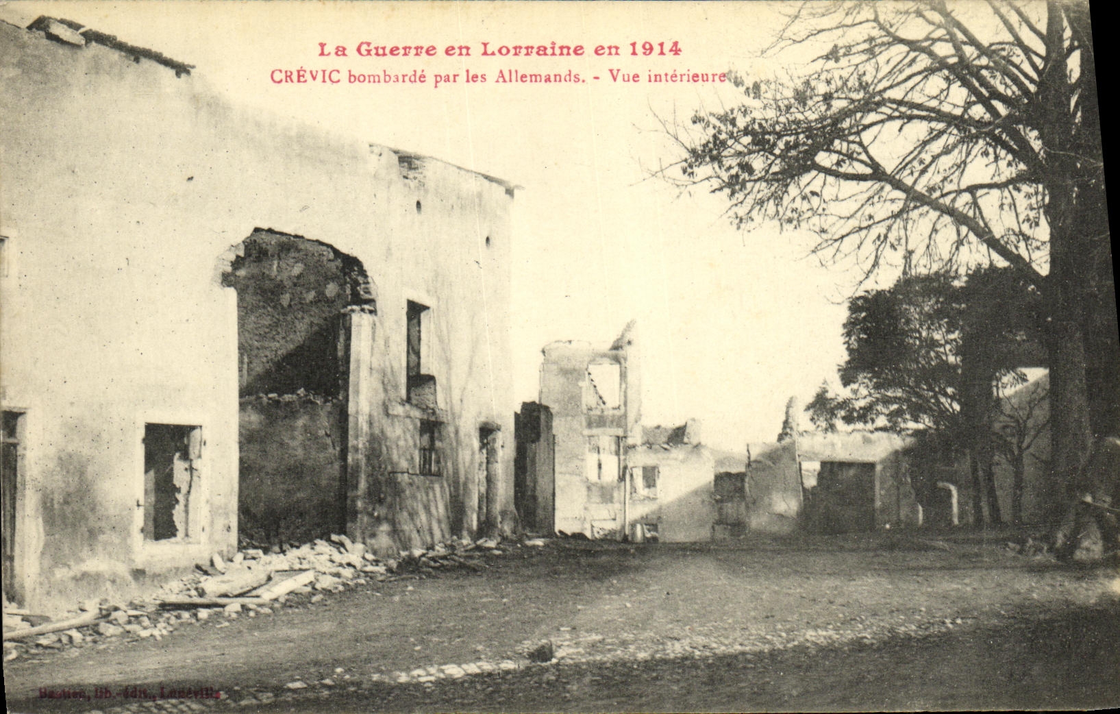 CPA Militaria La Guerre en Lorraine Crevic Bombarde par les Allemands Vue Interieure