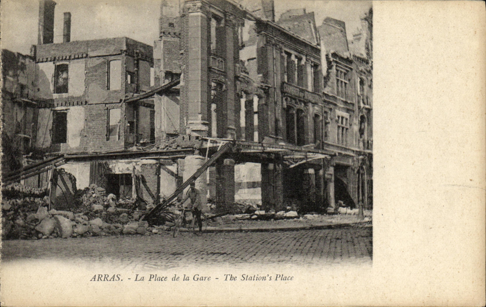 Arras - La Place de la Gare - The Station's Place