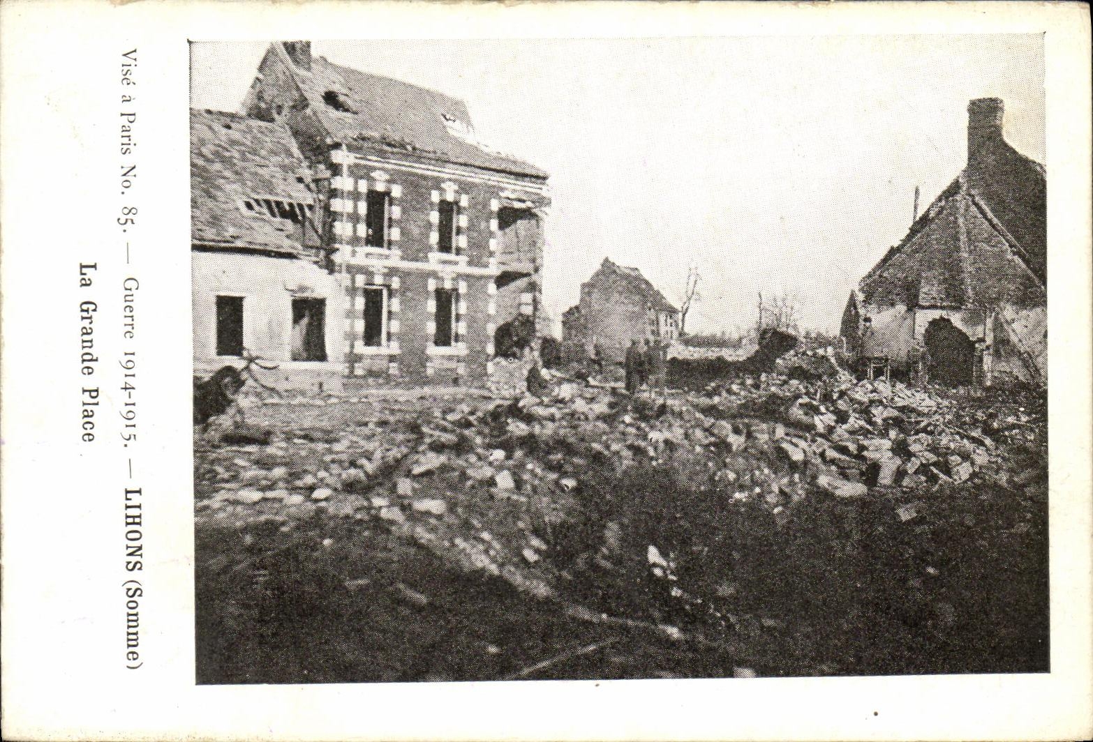 CPA Militaria Guerre Lihons La Grande Place