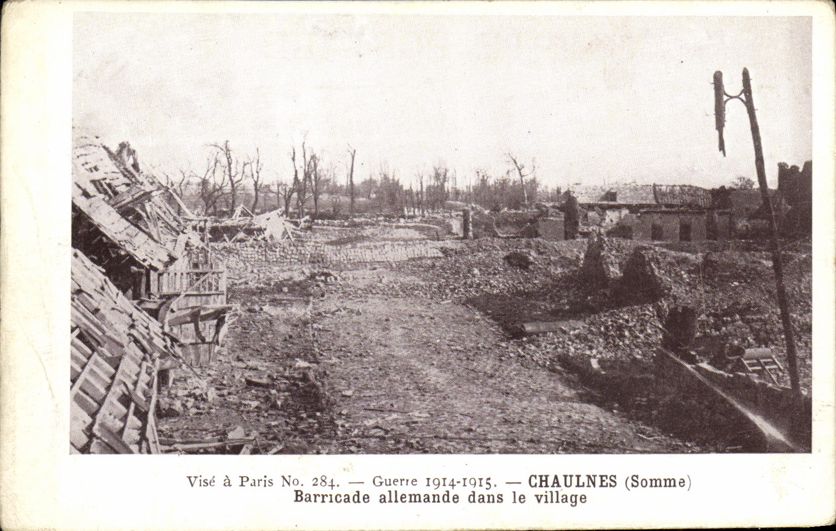 CPA Militaria Guerre Chaulnes Barricade allemande dans le Village