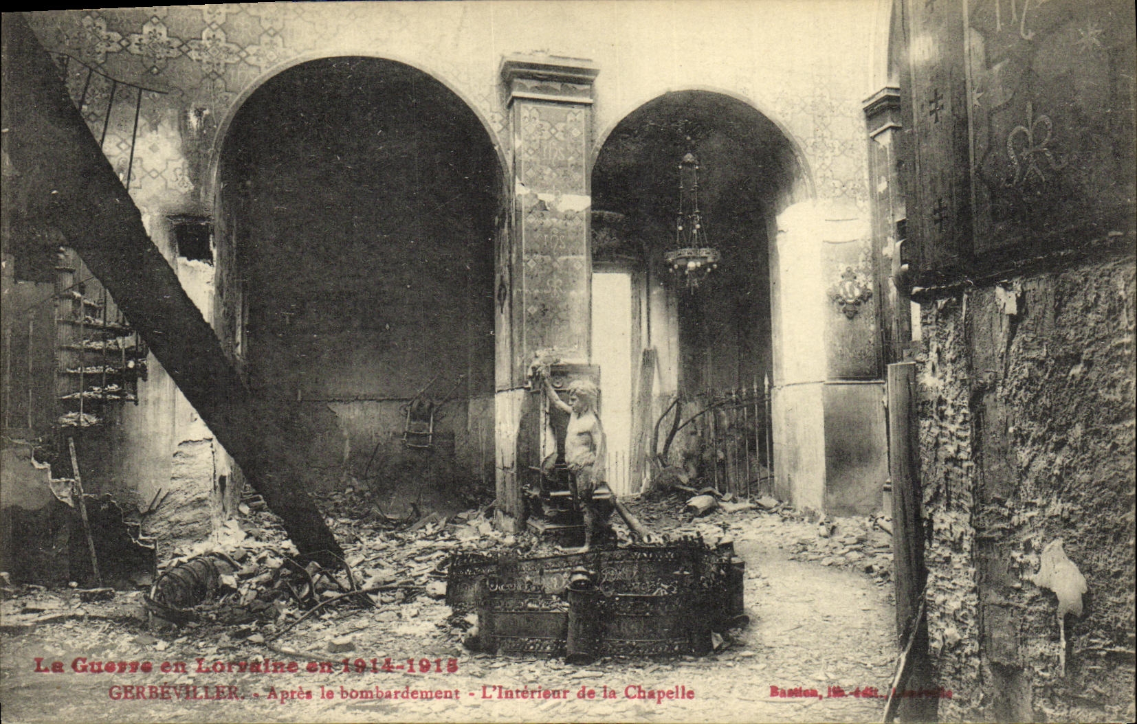 CPA Gerbeviller Apres le bombardement L interieur de la chapelle Militaria