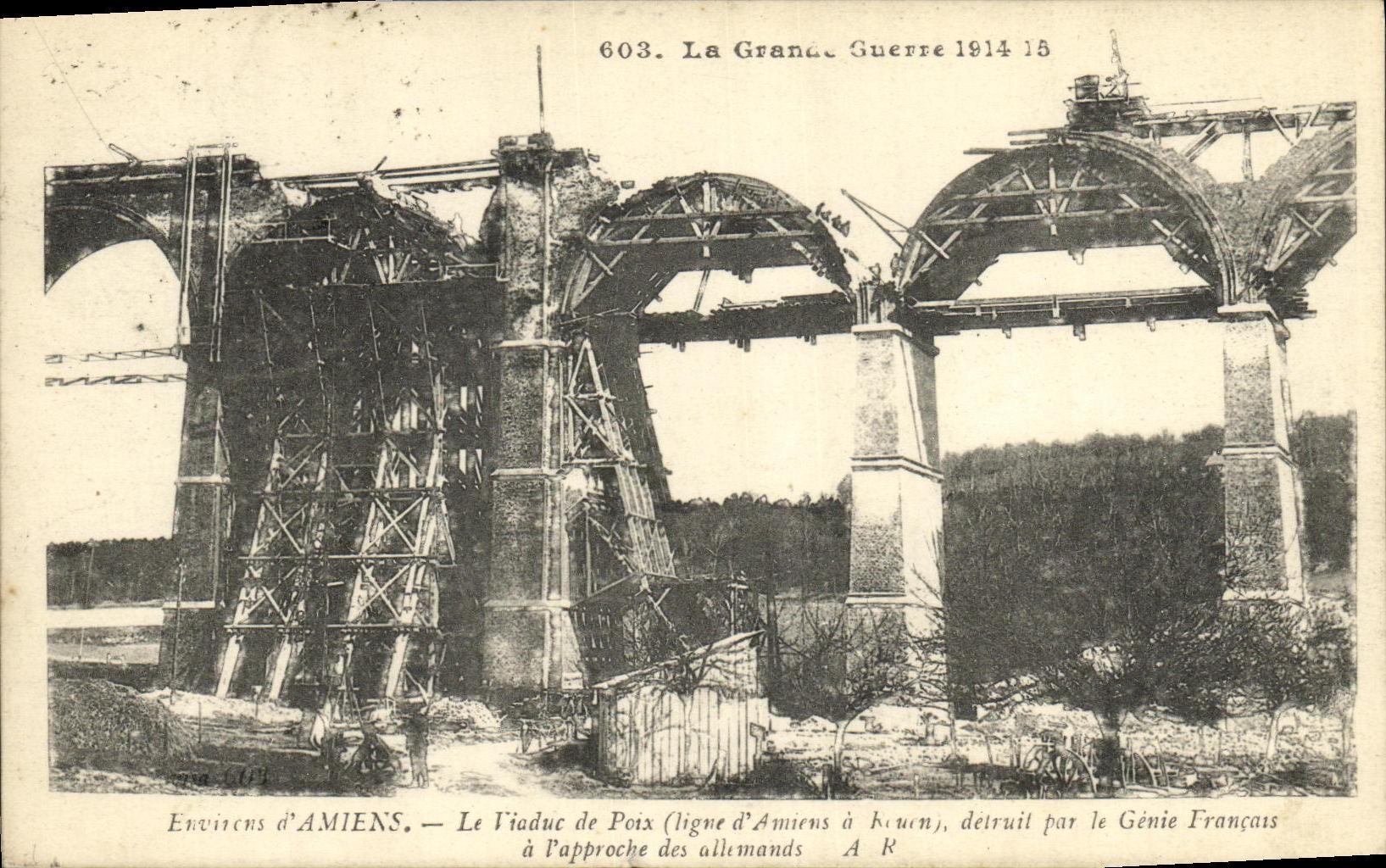 CPA Environs d Amiens Le Viaduc de Poix Militaria