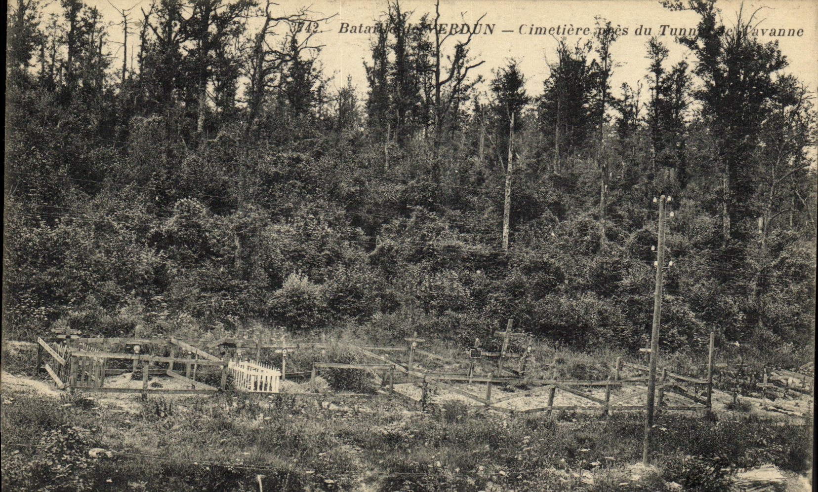 Bataille de Verdun — Cimetière près du Tunnel de l'Avanne — Éditeur : Batard