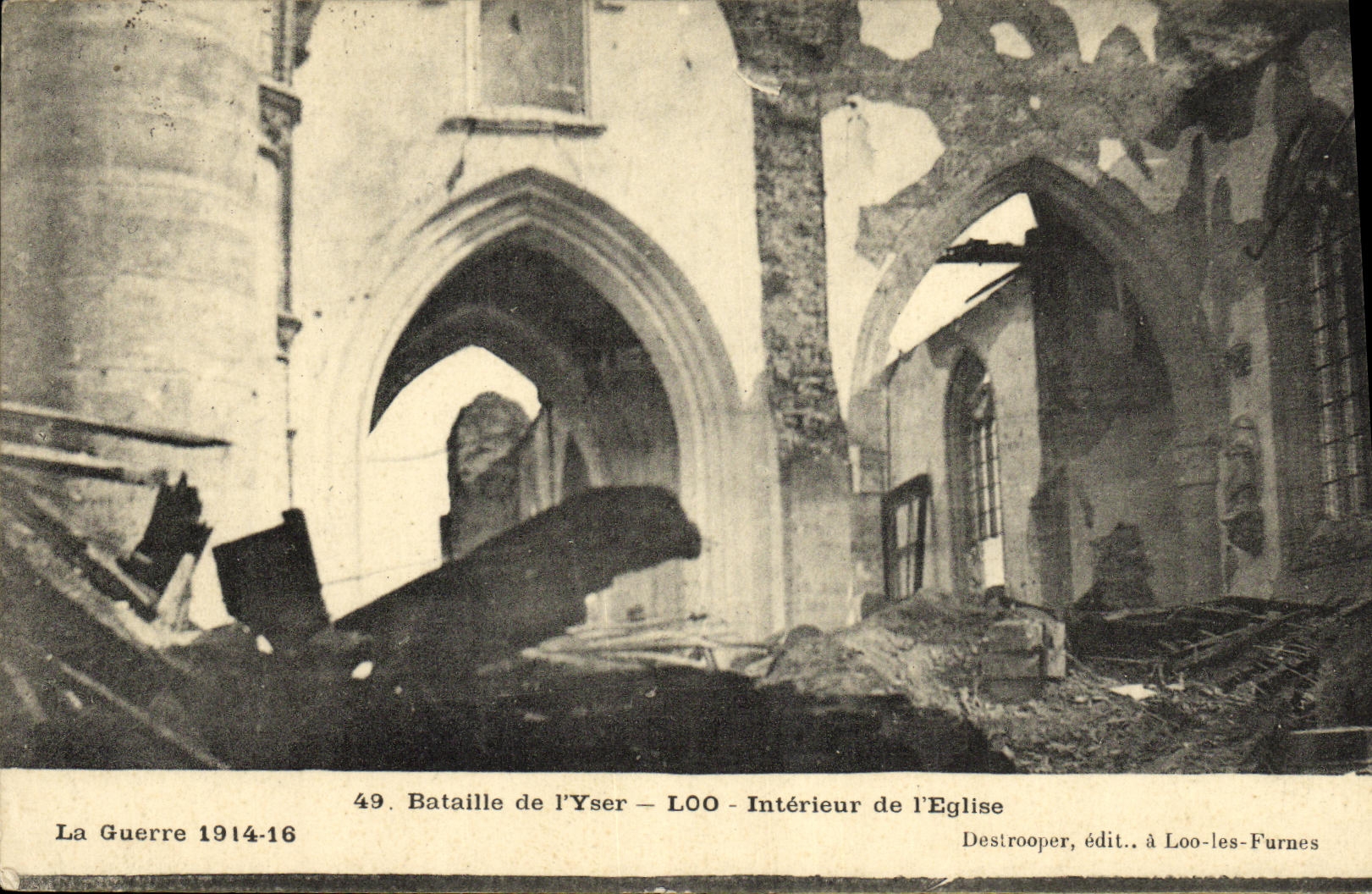 CPA Bataille de l Yser Loo Interieur de l Eglise Militaria
