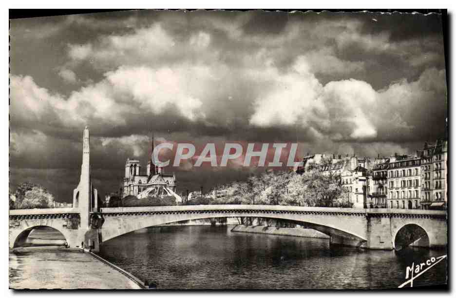 CPA Notre Paris Notre Dame sous un ciel d orage