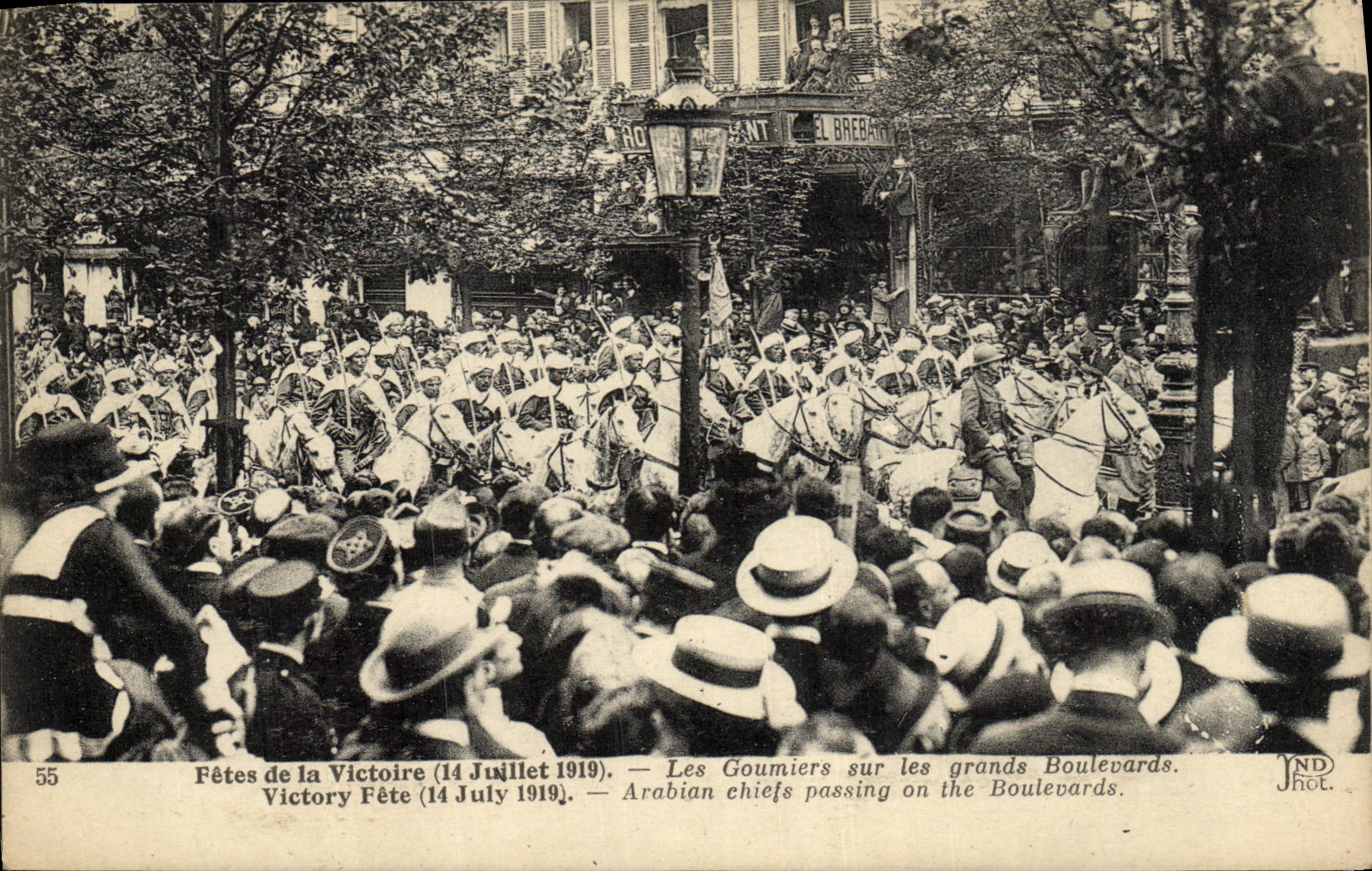 CPA Fetes de la Victoire 14 juillet 1919 Les Goumiers sur les grands boulevards Paris 