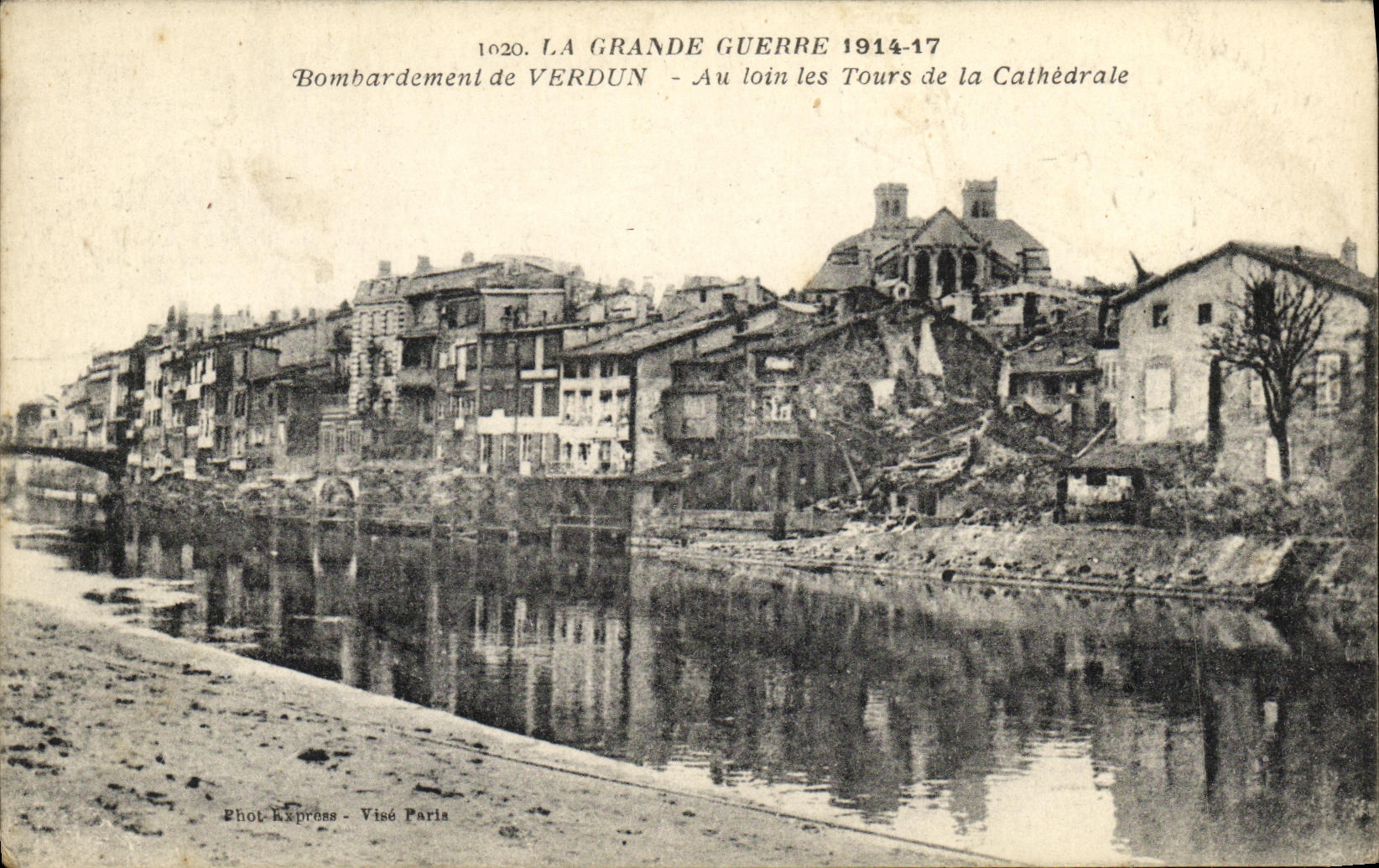 CPA Verdun Au Loin les Tours de la cathedrale Bombardements Militaria