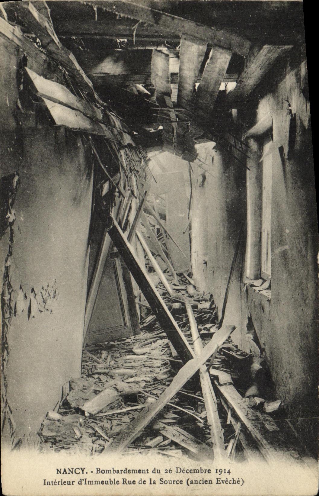 Nancy — Intérieur d'Immeuble Rue de la Source (ancien Evêché) après bombardement du 26 décembre 1914 — sans éditeur ni numéro visible