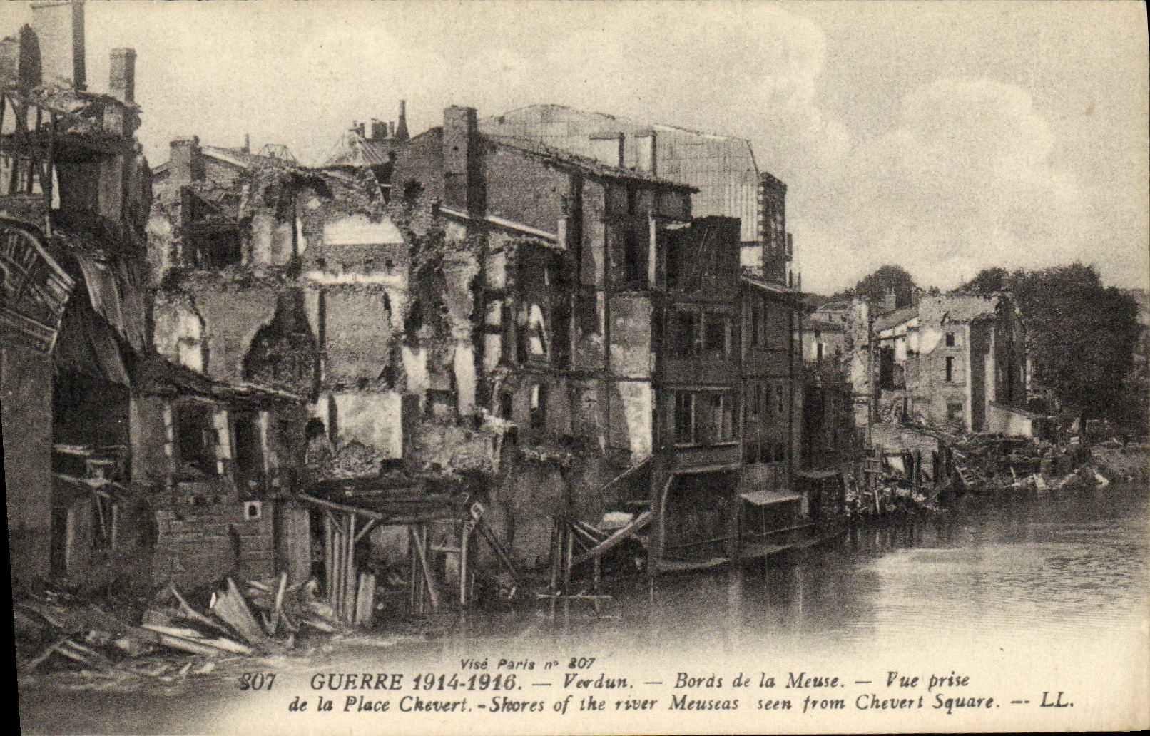 Bords de la Meuse à Verdun — Vue prise de la Place Cheveri — Visé Parla n° 807