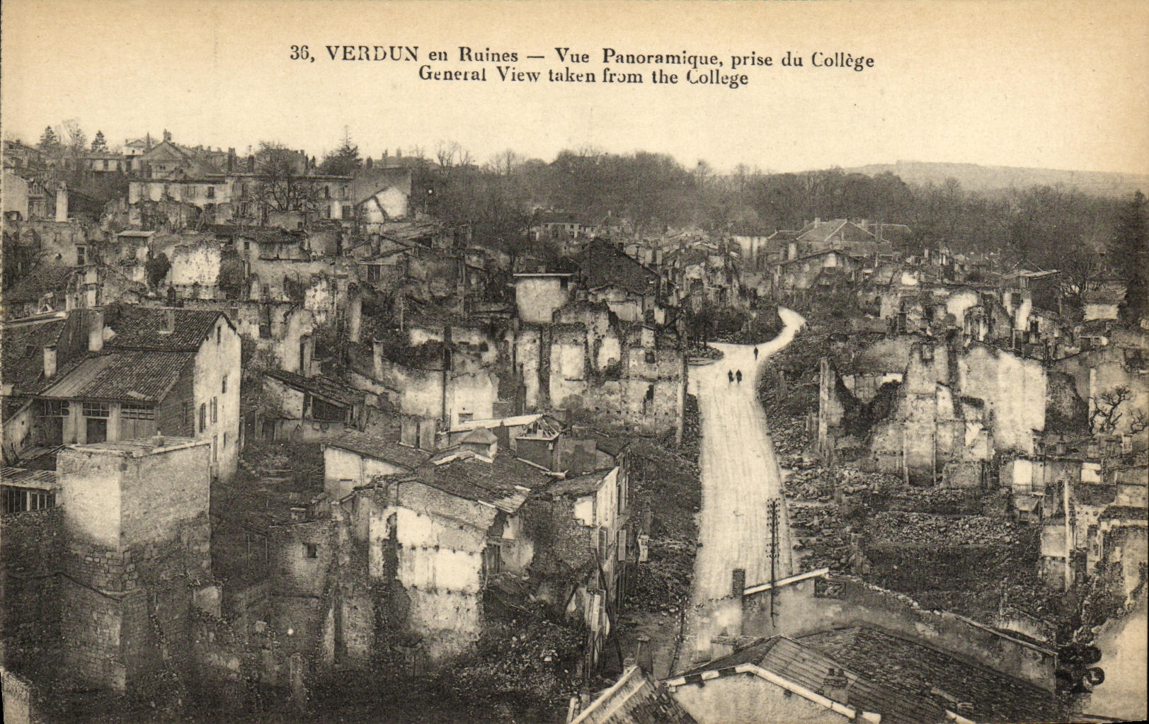 CPA Verdun en Ruines Vue Panoramique prise du college Militaria