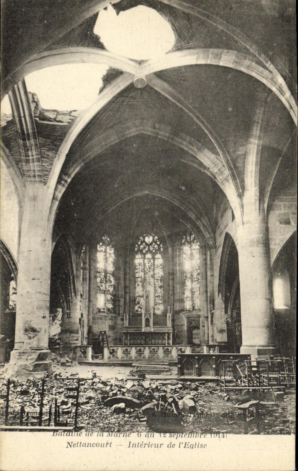 CPA Militaria Nettancourt Interieur de l eglise 