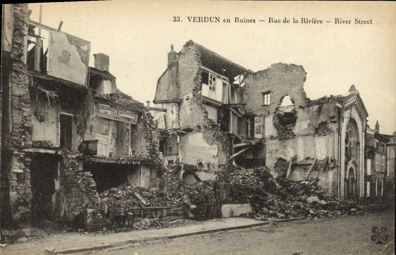 CPA Militaria Verdun en Buines Rue de la Riviere 