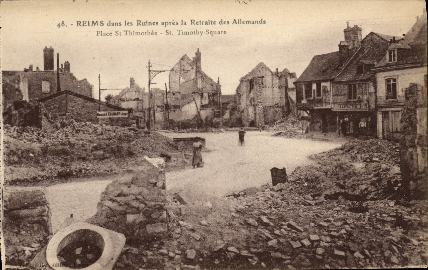 CPA Militaria Reims dans les Ruines apres apres la retraite des allemands Place St Thimothee