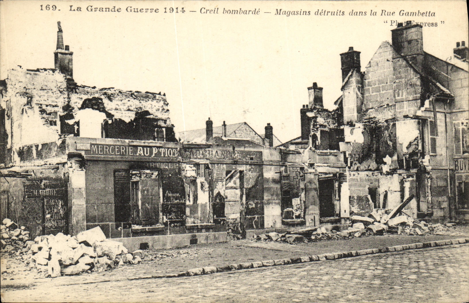Creil bombardé — Magasins détruits dans la Rue Gambetta — « Photo Express »