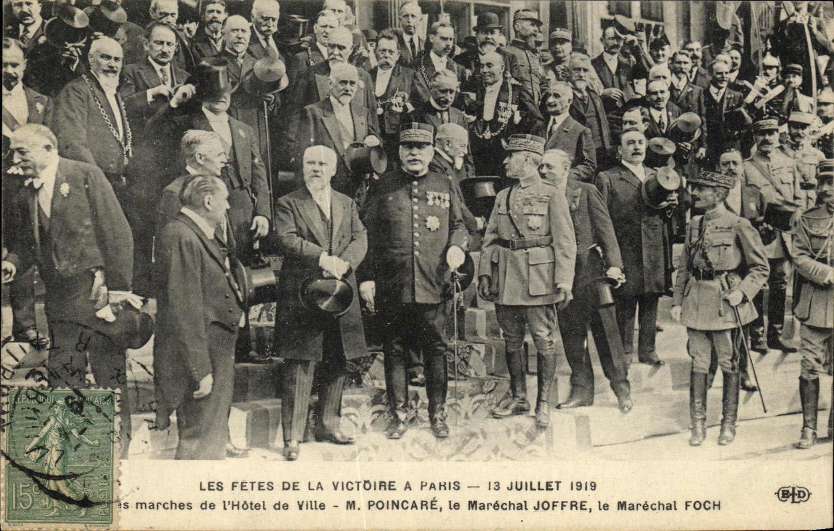 Les fêtes de la Victoire à Paris — 13 juillet 1919 — M. Poincaré, le Maréchal Joffre, le Maréchal Foch