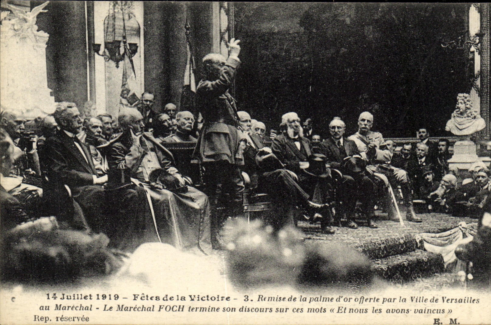 CPA Militaria Fetes de la Victoire 14 juillet 1919 Remise de la palme d or par la ville de Versailles au Marechal Foch 