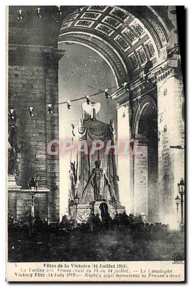 CPA Militaria Fetes de la Victoire Paris 14 juillet 1919 La veille des armes Le Cenotaphe Arc de Triomphe 