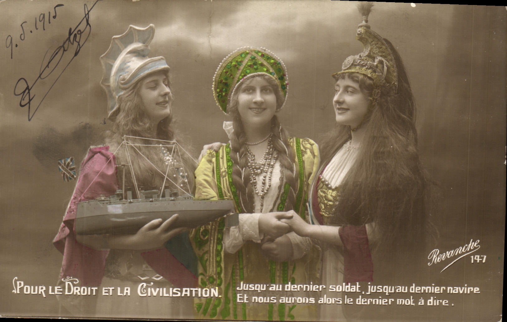 Trois femmes en costumes symboliques — Pour le Droit et la Civilisation — Rovranche 1977