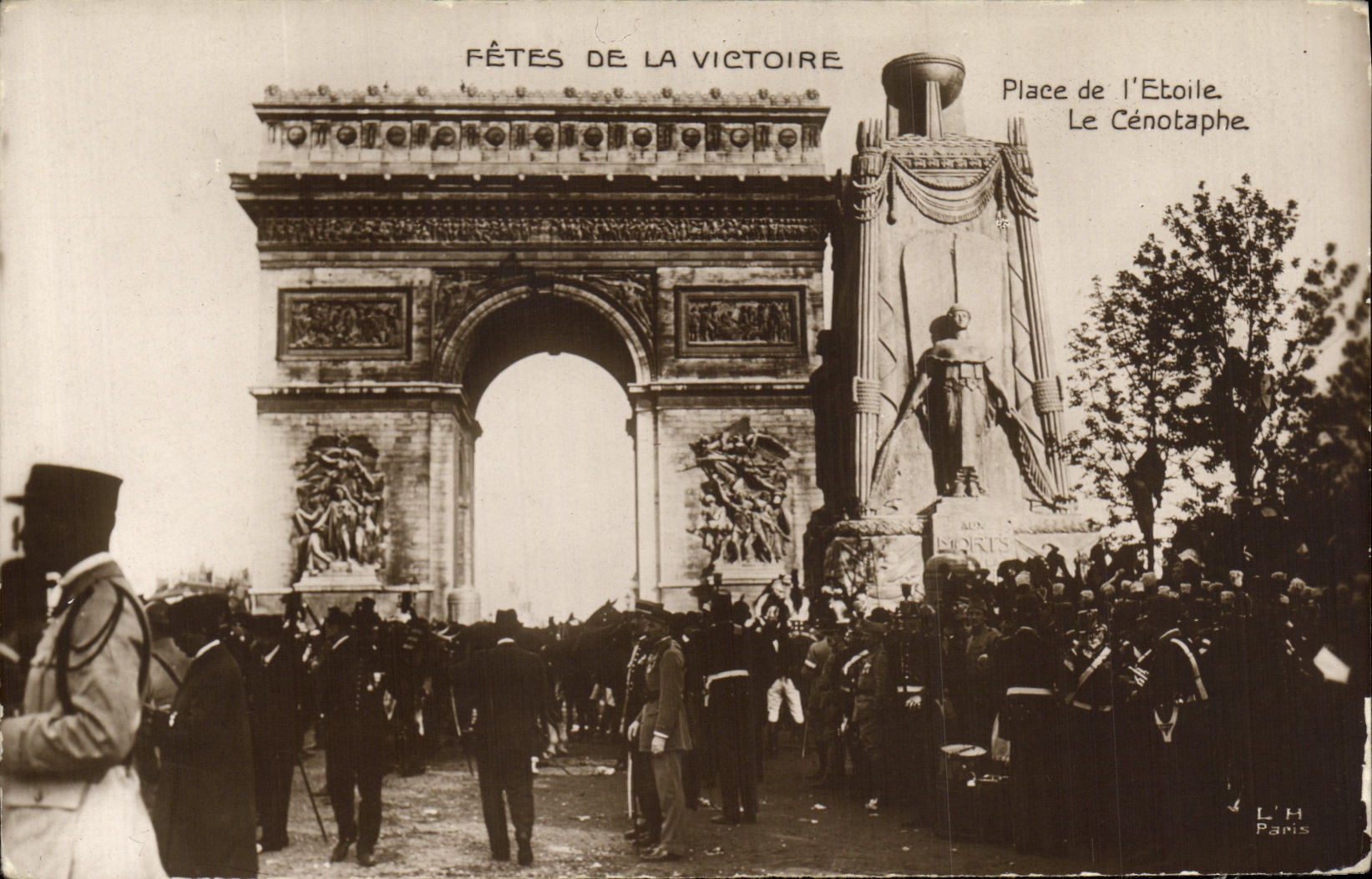 CPA Militaria Fetes De LA Victoire Paris Place de l etoile Le cenotaphe 