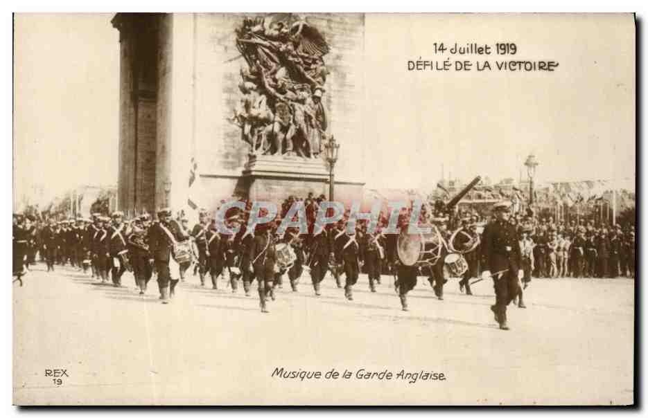 CPA Militaria Fetes De LA Victoire Musique de la Garde anglaise Militaria