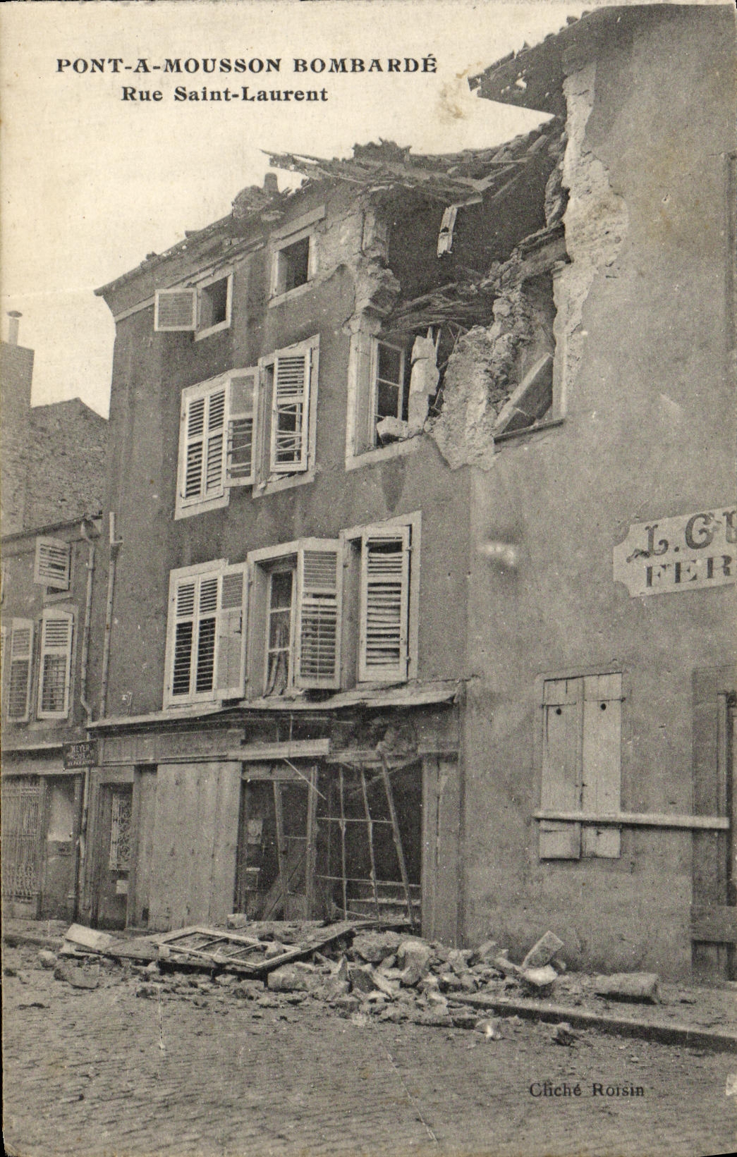 CPA Militaria Rue SAint Laurent Pont a Mousson