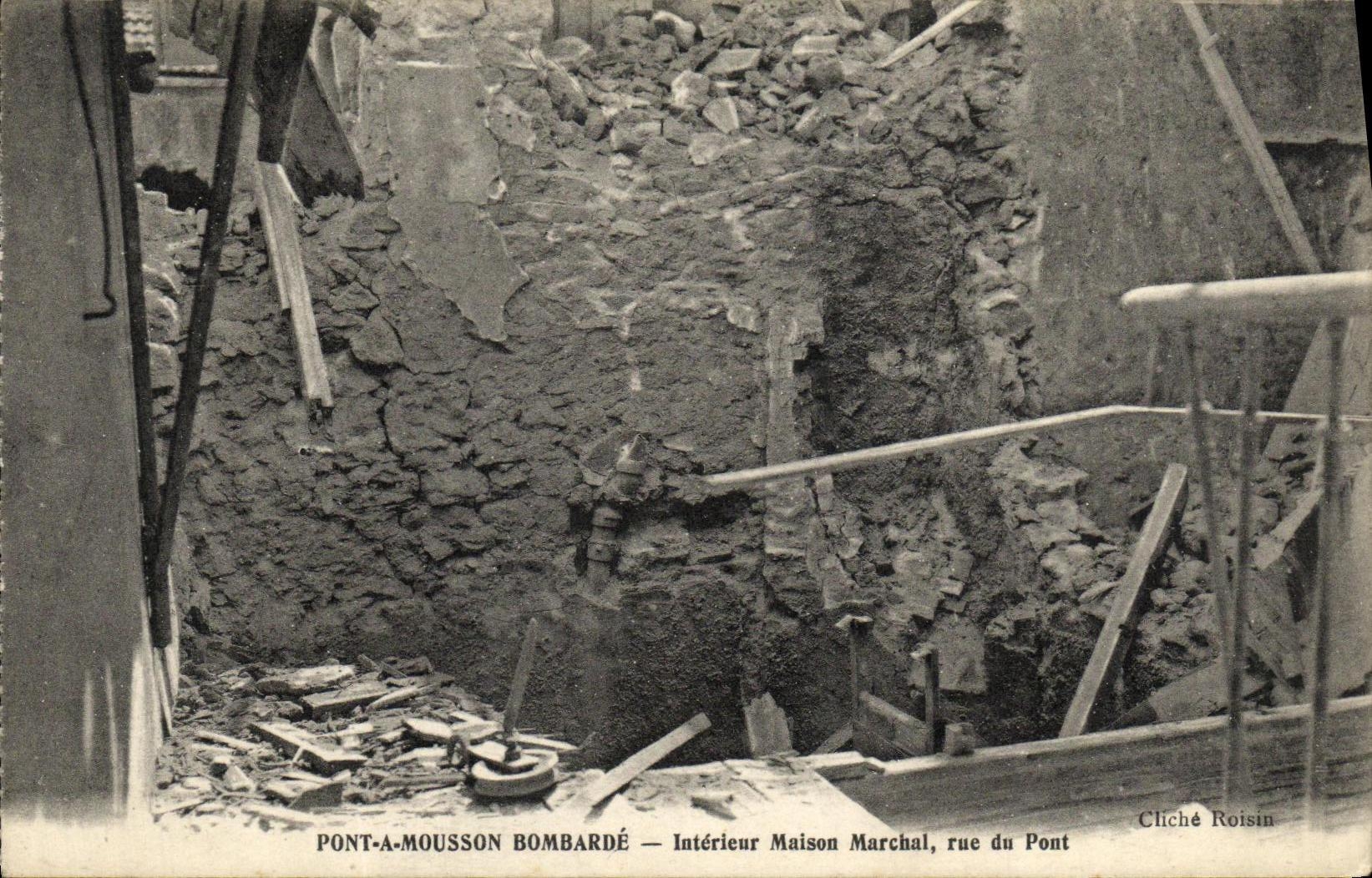 CPA Militaria Pont A Mousson Bombarde Interieur Maison Marchal Rue du pont 
