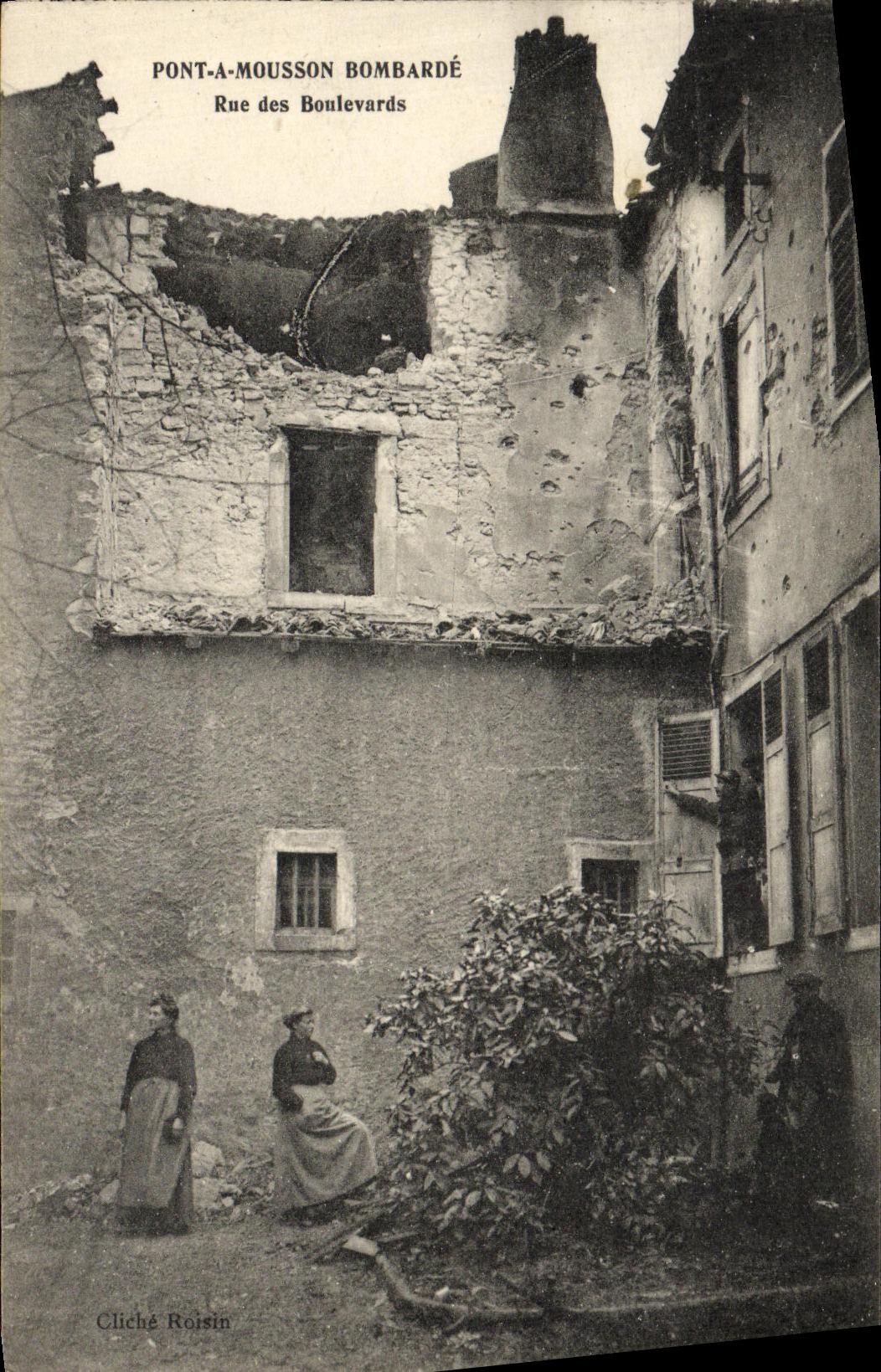 CPA Militaria Pont A Mousson Bombarde Rue des boulevards