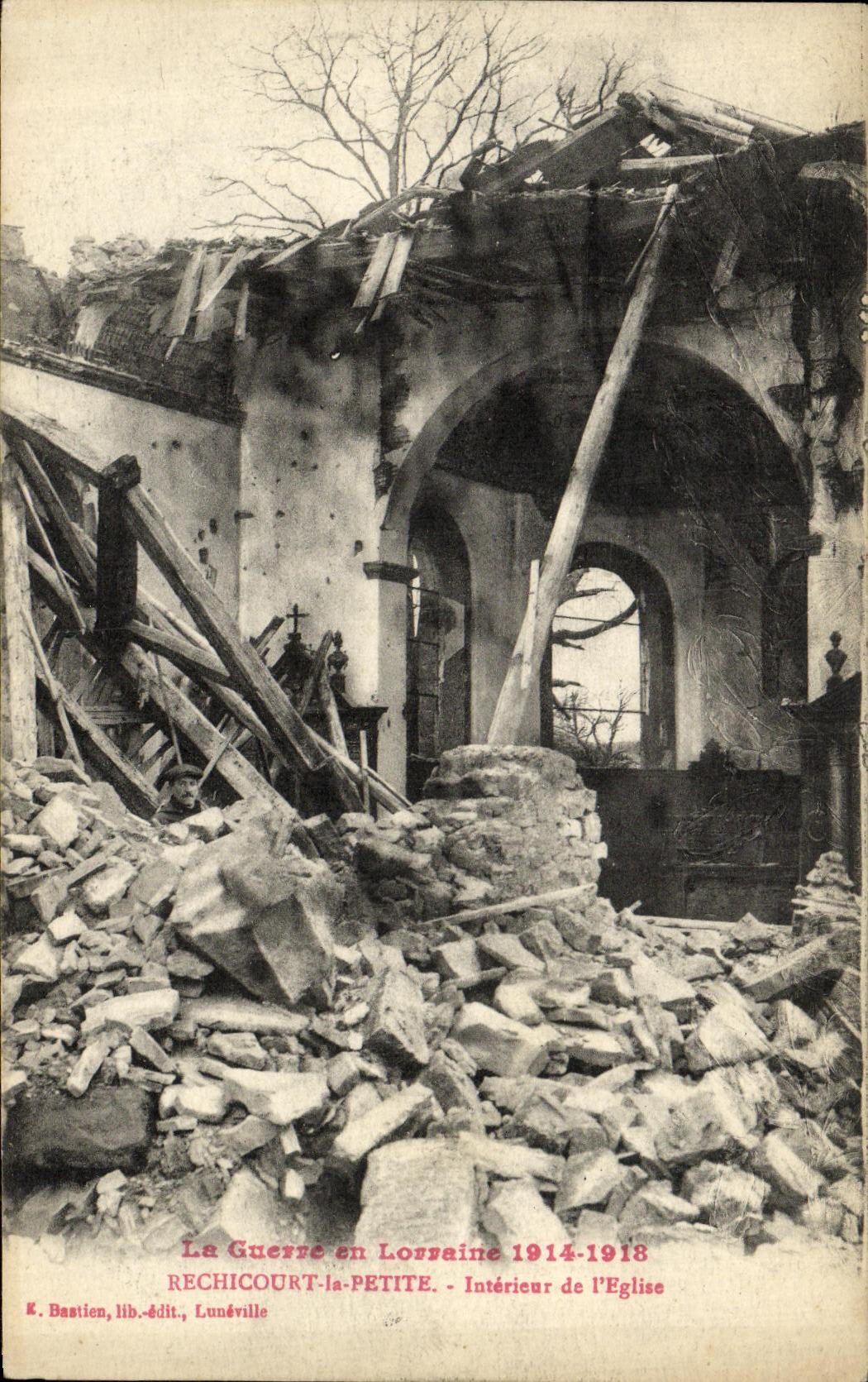 CPA Militaria Le Guerre en Lorraine Rechicourt la Petite Interieur de l eglise 