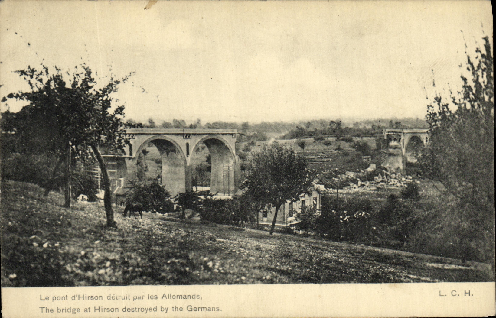 CPA Militaria Le pont d Hirson detruit par les allemands 