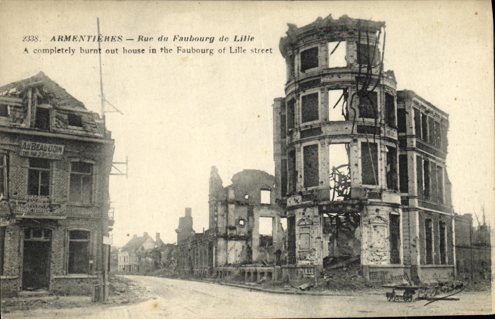 CPA Militaria Armentieres Rue du Faubourg de Lille 