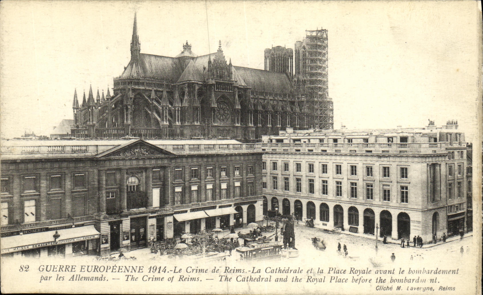 CPA Militaria Le Crime de Reims La cathedrale et la place de Reims 