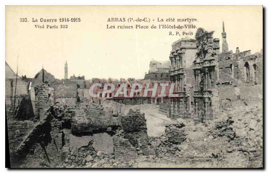CPA Militaria Arras La cite Martyre Les ruines Place de l Hotel de ville 