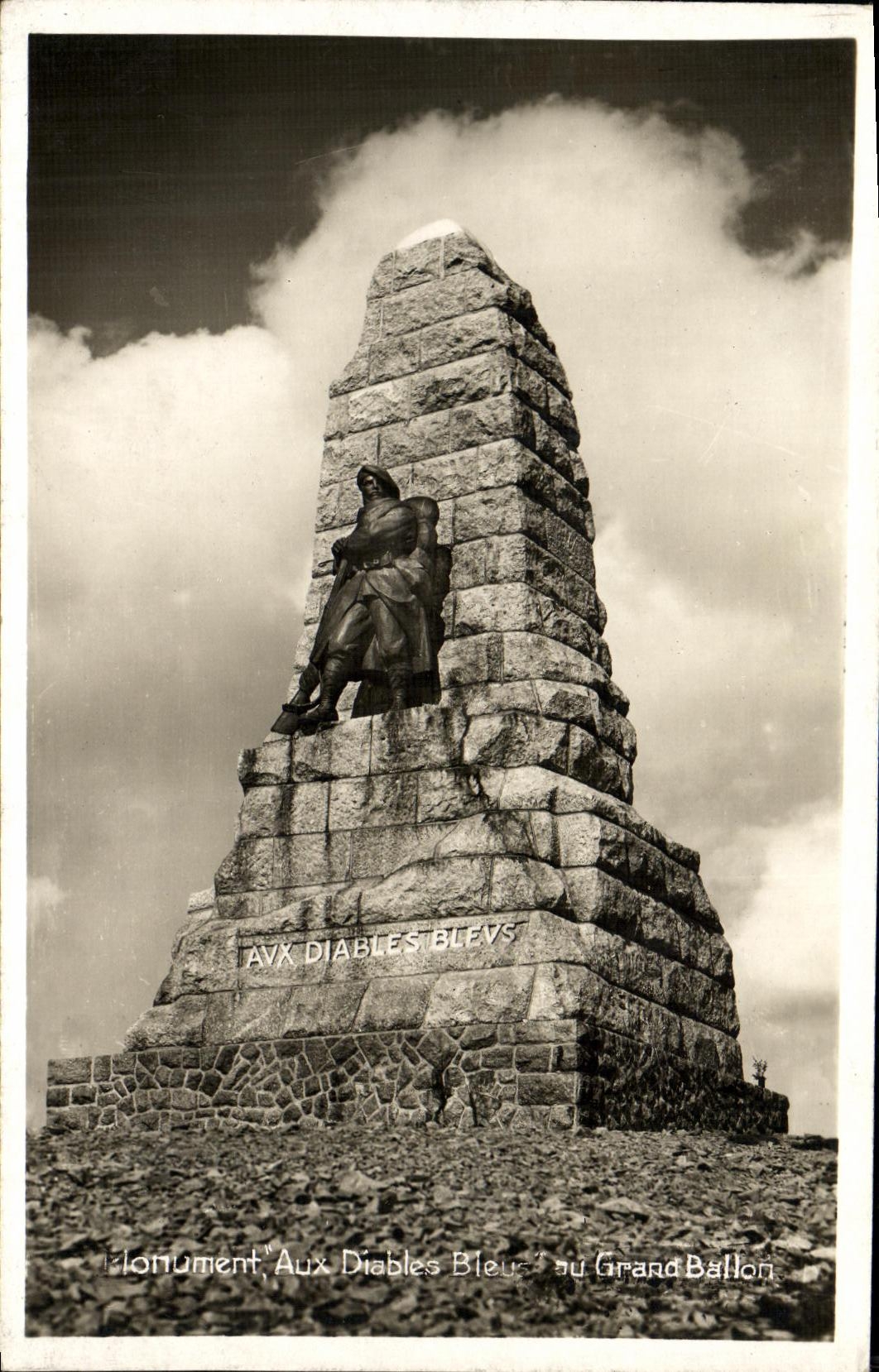 CPA Militaria Monument Aux Diables Bleus au Grand Ballon
