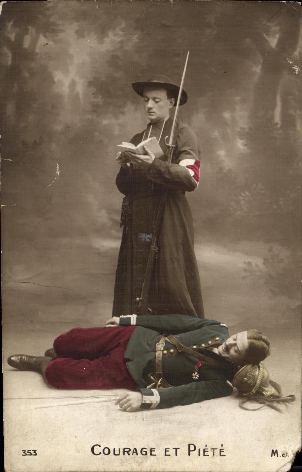 CPA Militaria Courage et Piete
