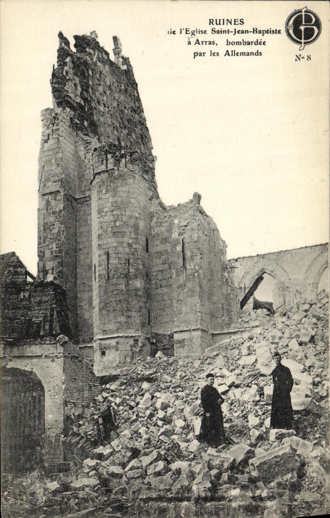 CPA Militaria Ruines de l Eglise Saint Jean Baptiste a Arras bombardee par les Allemands