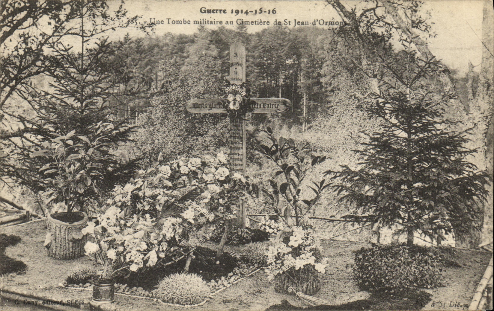 CPA Militaria Une Tombe militaire au Gimetiere de St Jean d Ormon