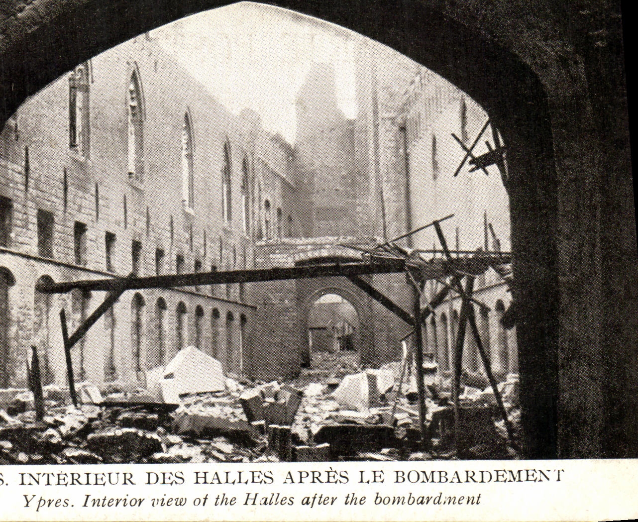 CPA Militaria Ypres Interieur des Halles Apres le Bombardement