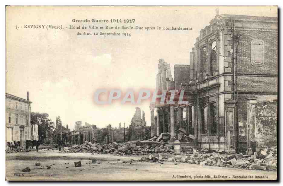 CPA Militaria Grande Guerre Revigny Hotel de Ville et Rue de Bar le Due apres le bombardement