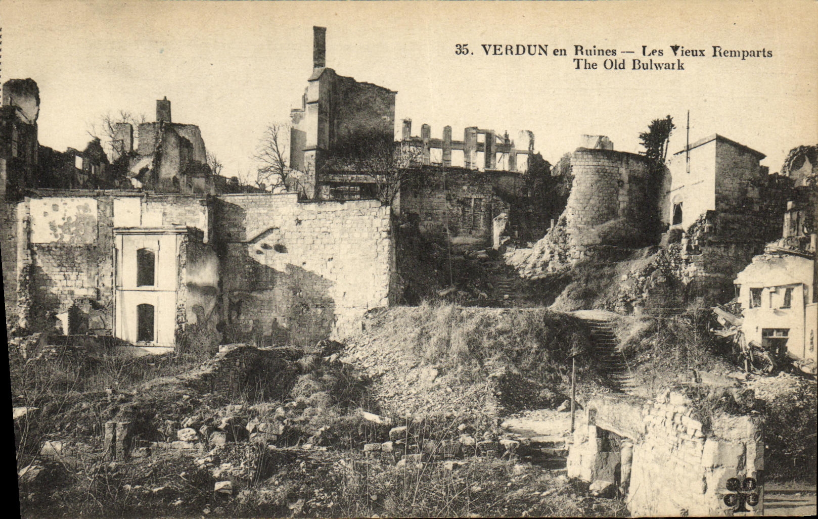 Verdun en Ruines — Les Vieux Remparts — The Old Bulwark — n°35