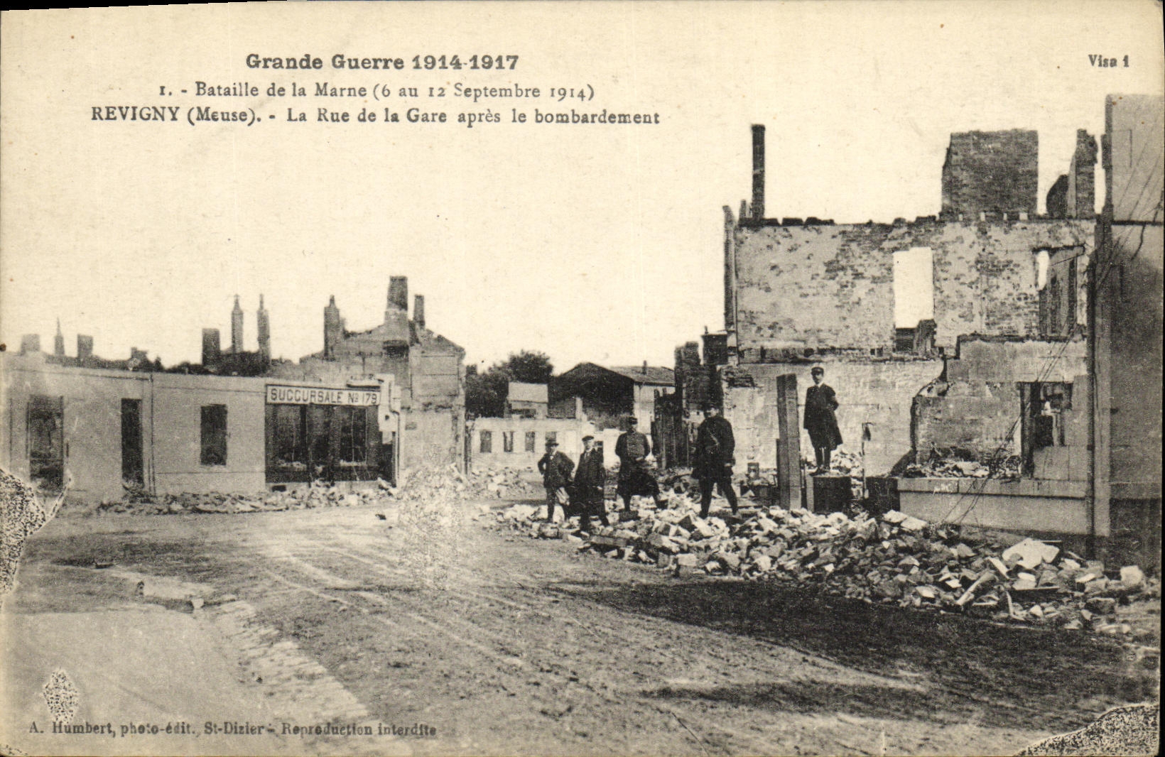 CPA Militaria Grande Guerre Bataille de la Marne Revigny La Rue de la Gare apres le bombardement