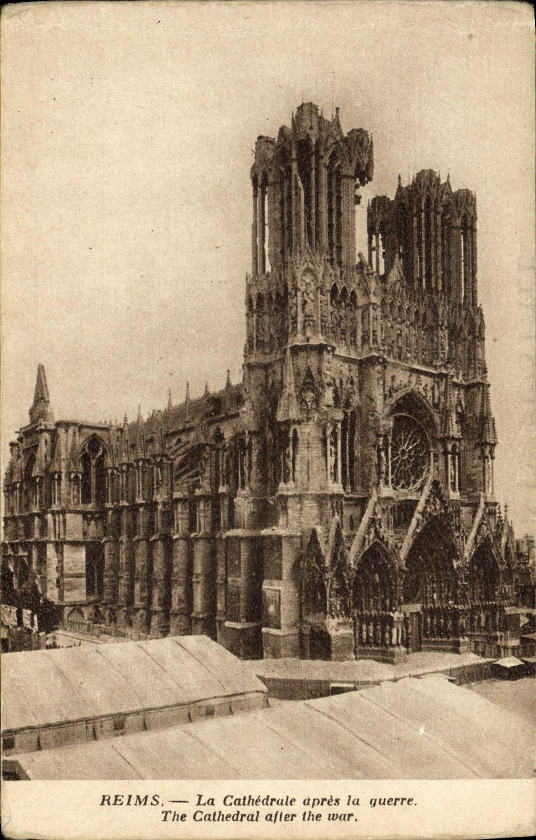 CPA Militaria Reims La Cathedrale apres la guerre