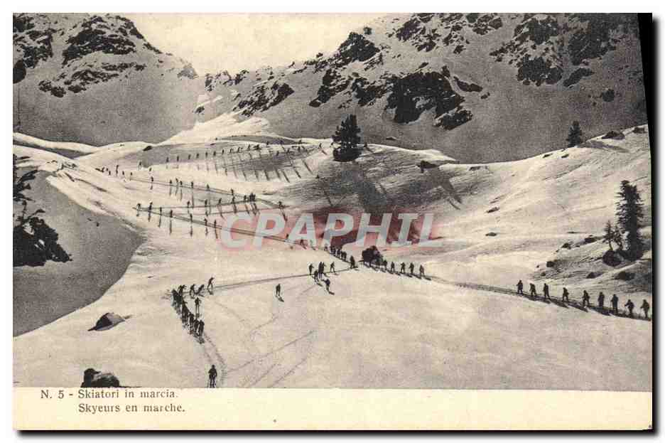 CPA Skieurs en marche 