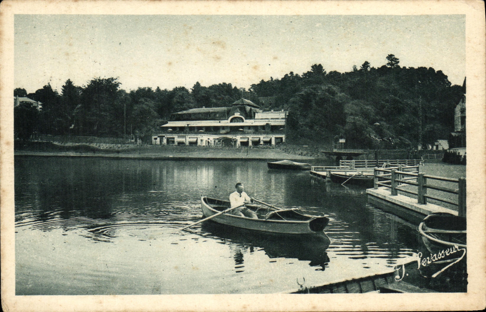 El Lago y el Casino Municipal — Bagnolles-de-l'Orne — editor J. Periassieur