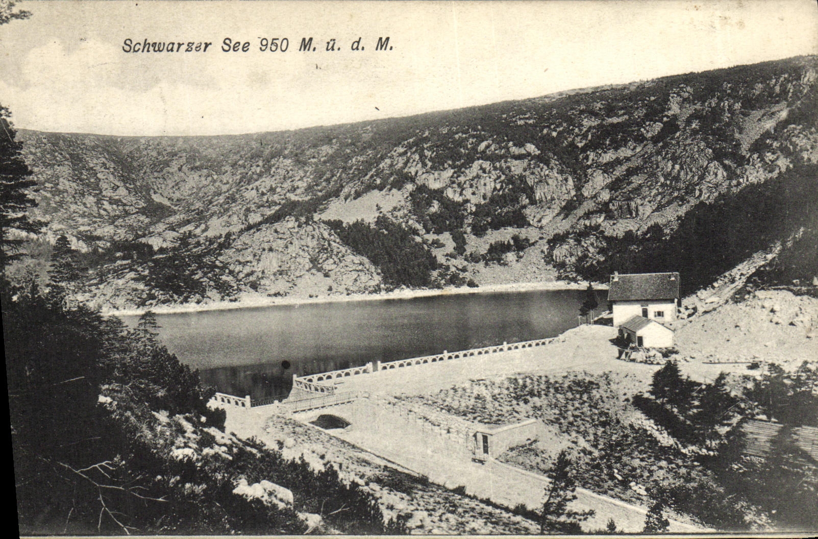 Schwarzer See 950 M. ü. d. M. — lac alpin entouré de montagnes rocheuses — Zahnausen-Wieland, n° 3468