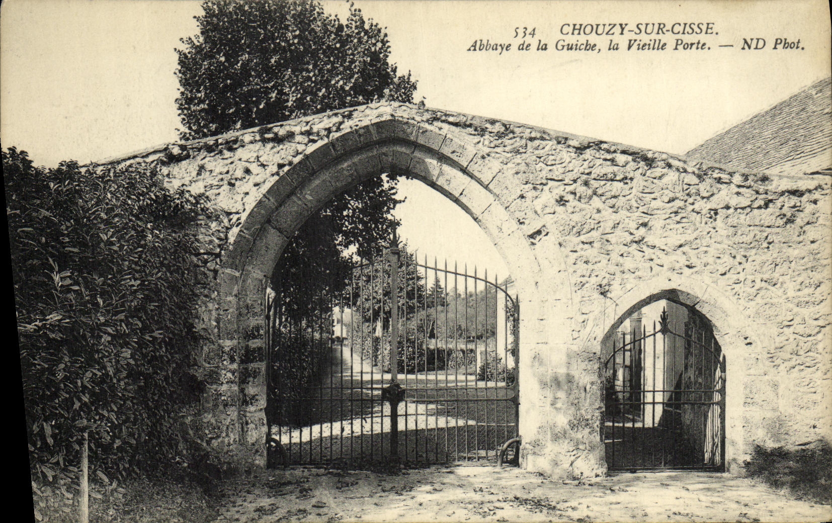 Chouzy-sur-Cisse — Abbaye de la Guiche, la Vieille Porte — ND Phot.