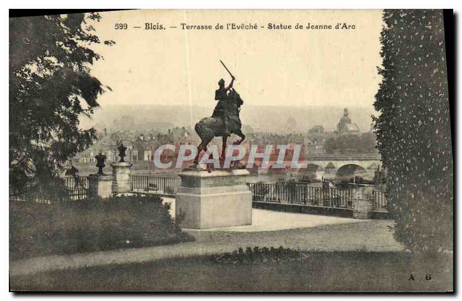 CPA Blois Terrasse de L Eveche Statue de Jeanne d Arc