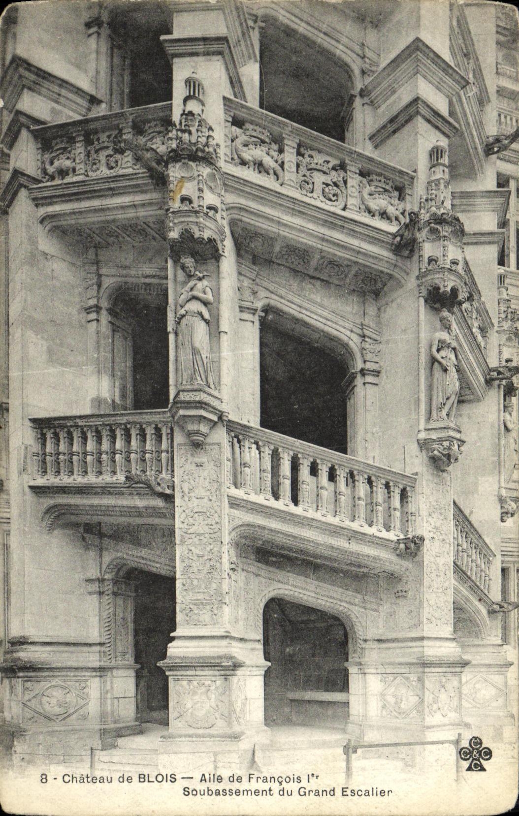 CPA Blois Chateau de Aile de Francois 1er Soubassement du grand escalier 