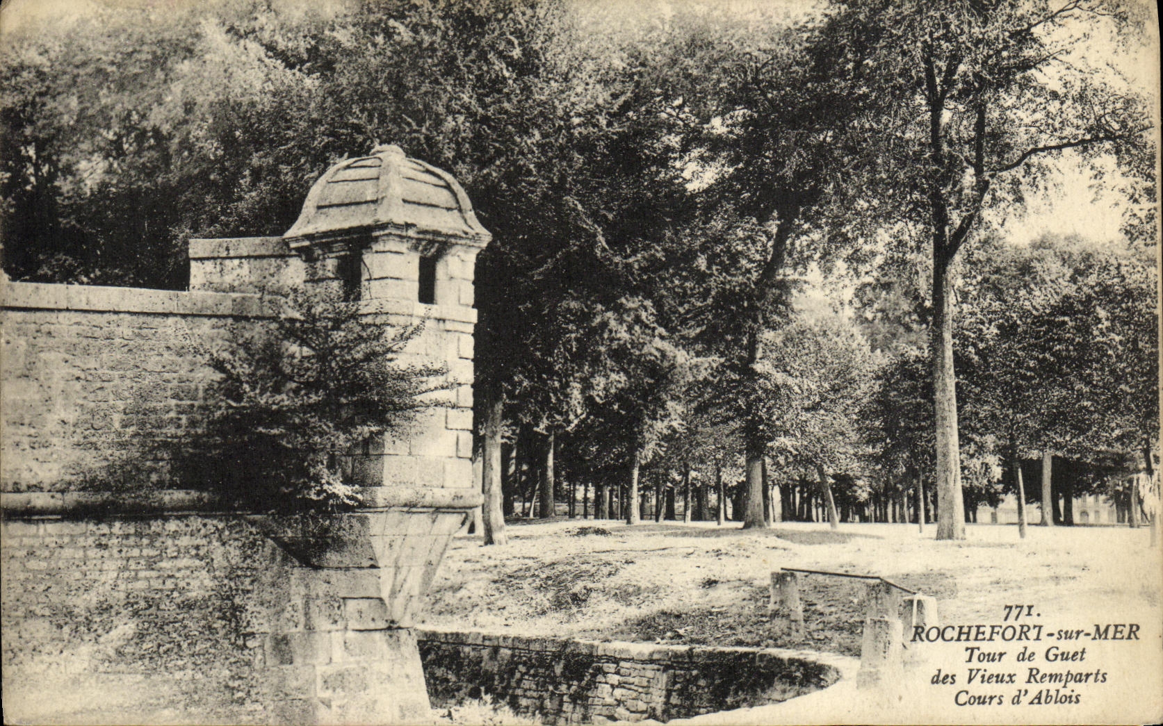 CPA Rochefort sur Mer Tour de Guet des Vieux Remparts Cours d Ablois