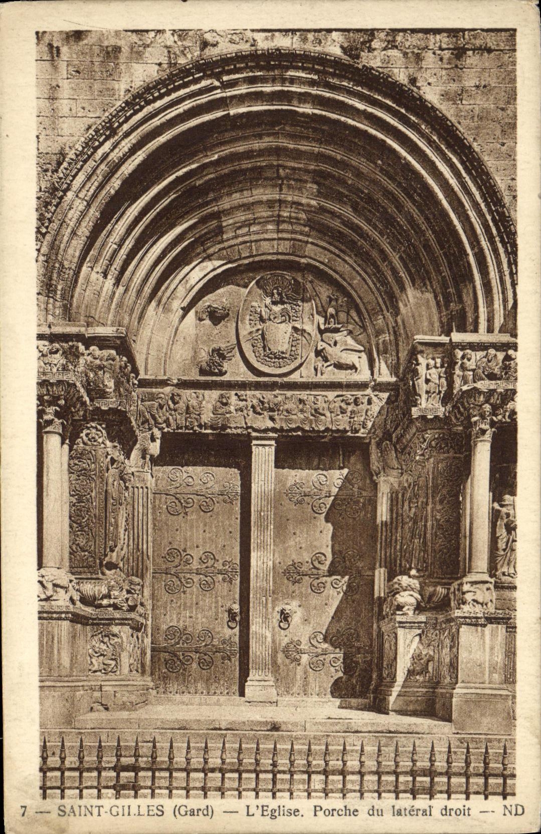 Saint-Gilles (Gard) — L'Église. Porche du latéral droit — ND