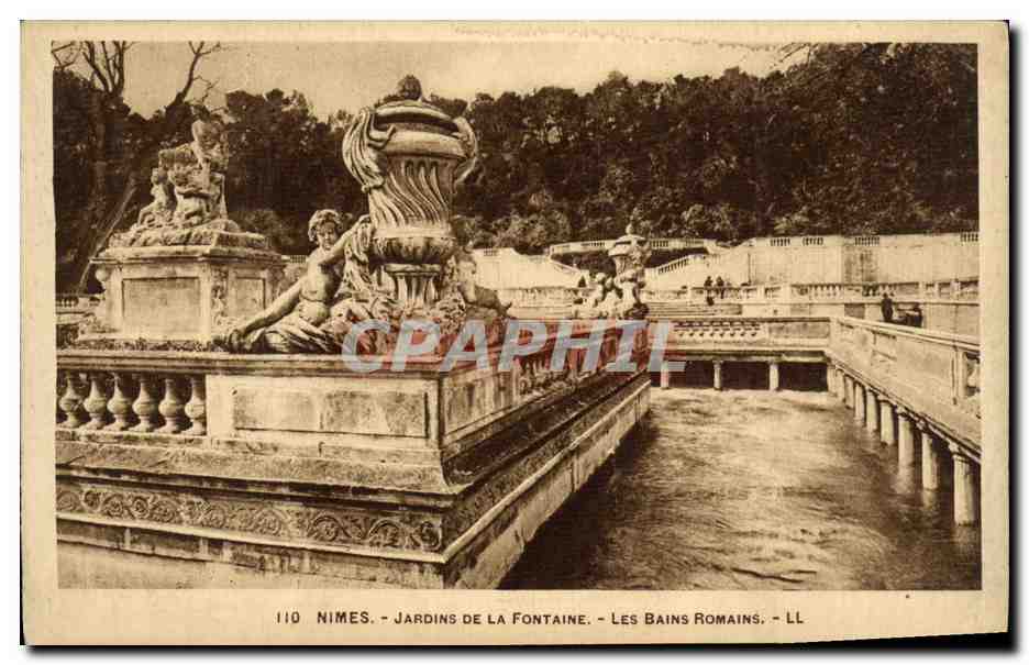 CPA Nimes Jardins De La Fontaine Les Bains Romains